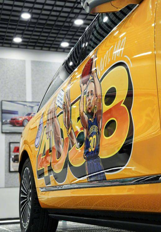 科技與熱愛共赴山城,問界M9化身“庫里戰車”千里追星