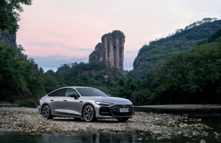 德系豪華車格局生變!奧迪A5L Sportback五大維度碾壓寶馬3系