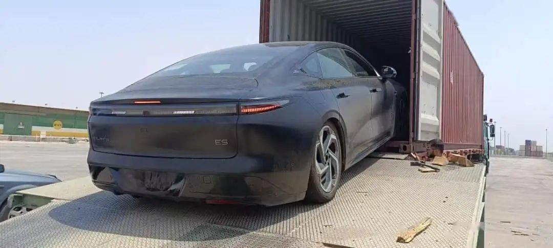 星途星紀(jì)元ET/ES雙車現(xiàn)身波斯灣港口 或?qū)⒌顷懼袞|市場(chǎng)?