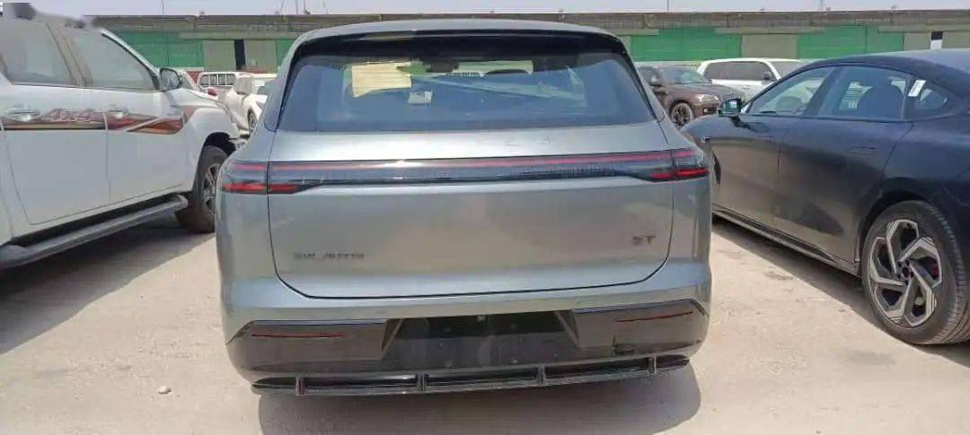 星途星紀(jì)元ET/ES雙車現(xiàn)身波斯灣港口 或?qū)⒌顷懼袞|市場(chǎng)?