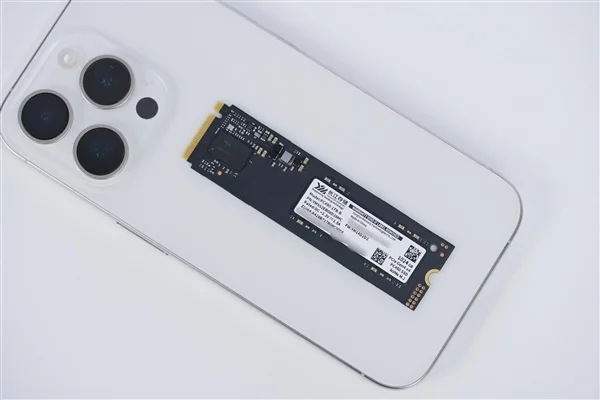 疾速7000MB/s,長江存儲(chǔ)PC450 1TB SSD圖賞 疾速7000MB/s!長江存儲(chǔ)PC450 1TB SSD圖賞