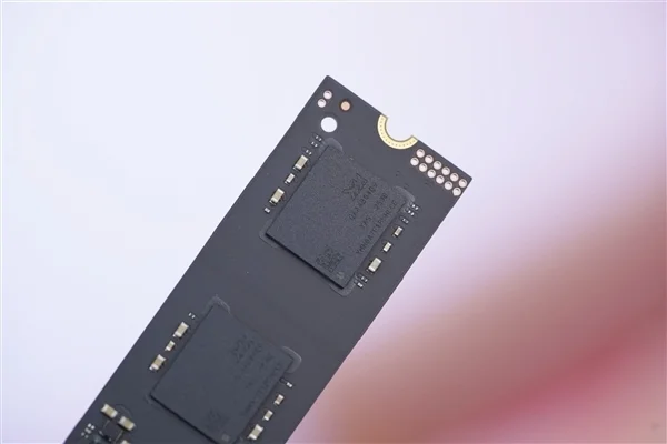 疾速7000MB/s,長江存儲(chǔ)PC450 1TB SSD圖賞 疾速7000MB/s!長江存儲(chǔ)PC450 1TB SSD圖賞