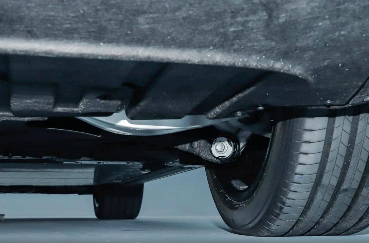 第三代蔚來(lái)ES8,中大型變大型SUV,后備箱容積多3.8倍