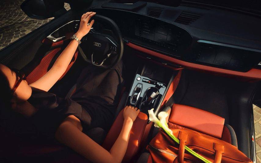 在中國(guó),為中國(guó),一汽奧迪A5L將為中國(guó)消費(fèi)者締造超越時(shí)代的豪華體驗(yàn)