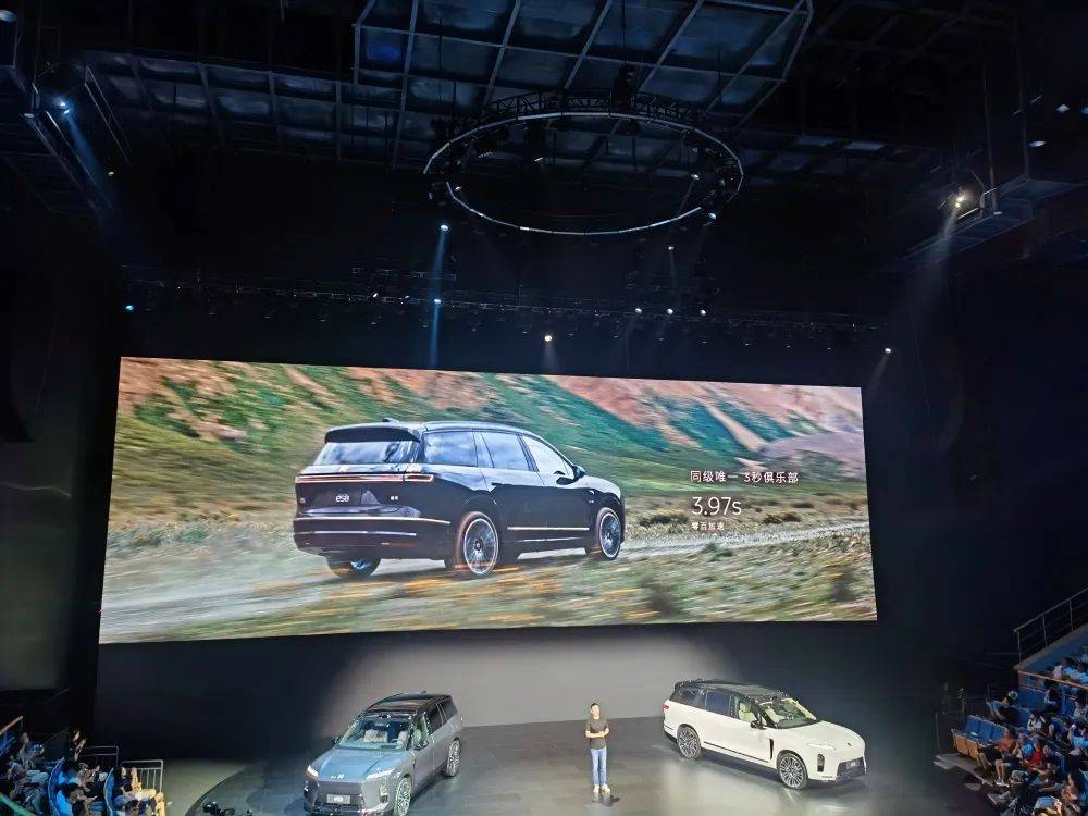 李斌豁出去了!全新ES8預售比老款便宜12萬,蔚來美股大漲超10%