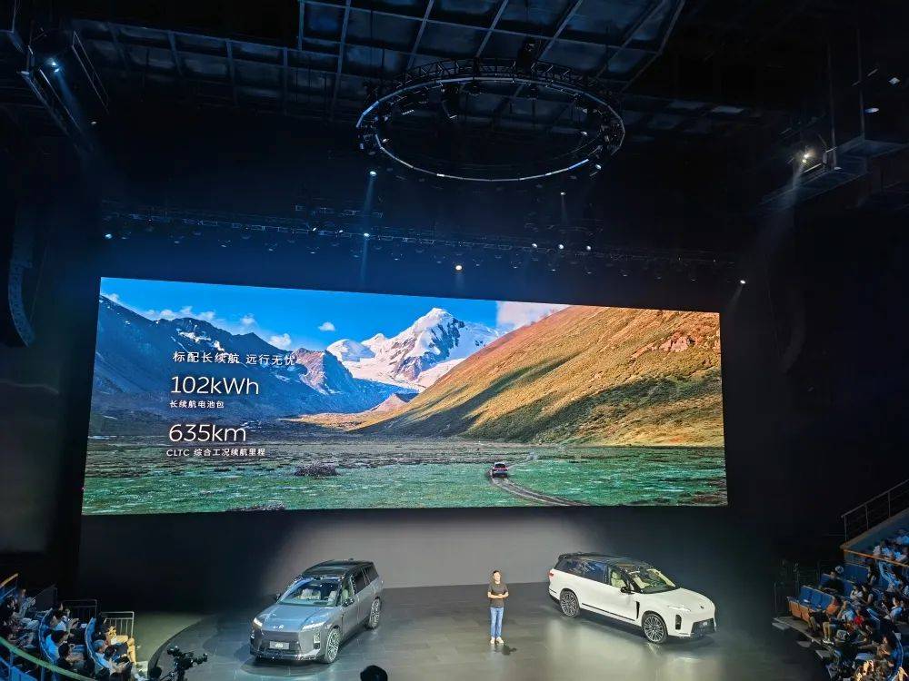 李斌豁出去了!全新ES8預售比老款便宜12萬,蔚來美股大漲超10%