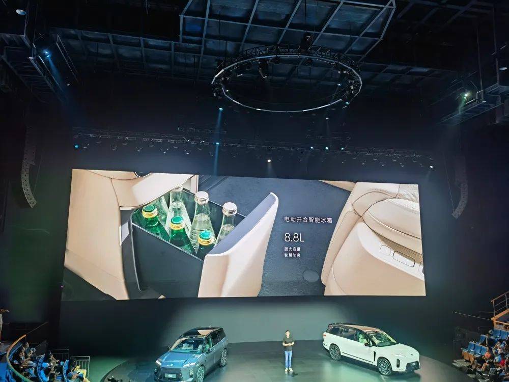 李斌豁出去了!全新ES8預售比老款便宜12萬,蔚來美股大漲超10%