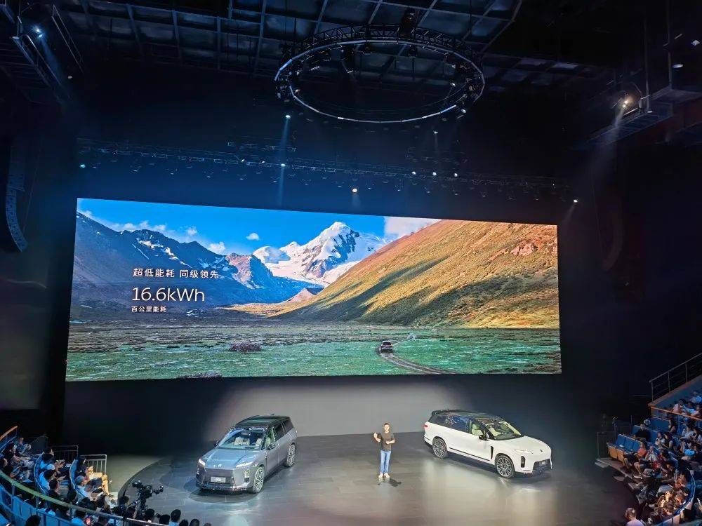 李斌豁出去了!全新ES8預售比老款便宜12萬,蔚來美股大漲超10%