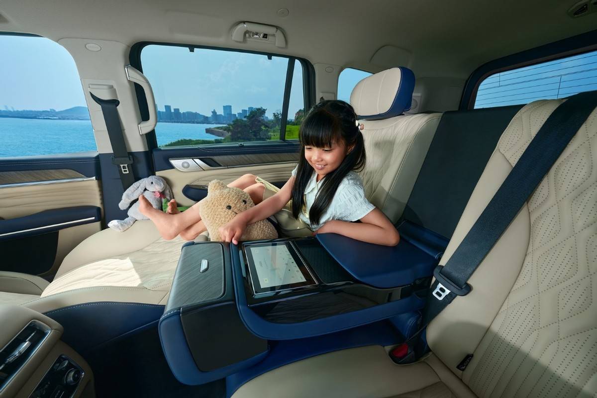 張雨綺站臺,全新坦克500成都車展人氣旺