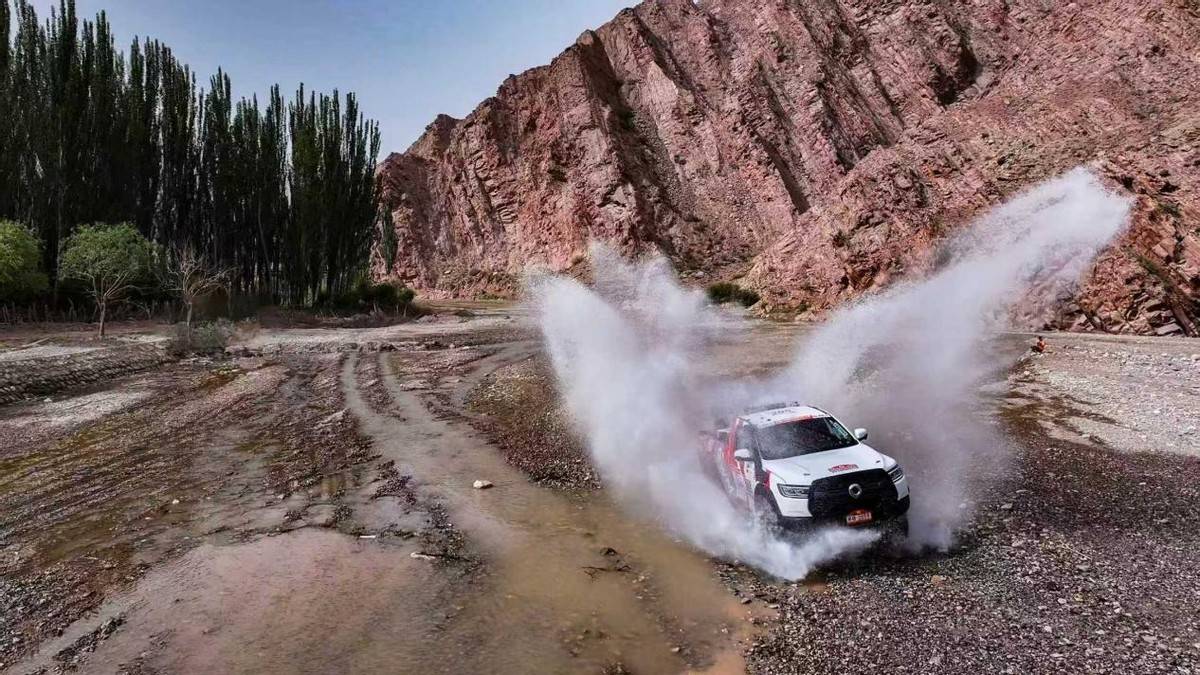 短軸、車輕、大心臟 ,“賽級皮卡”V6火炮預售22.98萬元