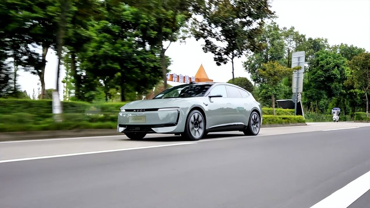 德系電動革命:E5 Sportback用本土化智能與極致駕控直面特斯拉