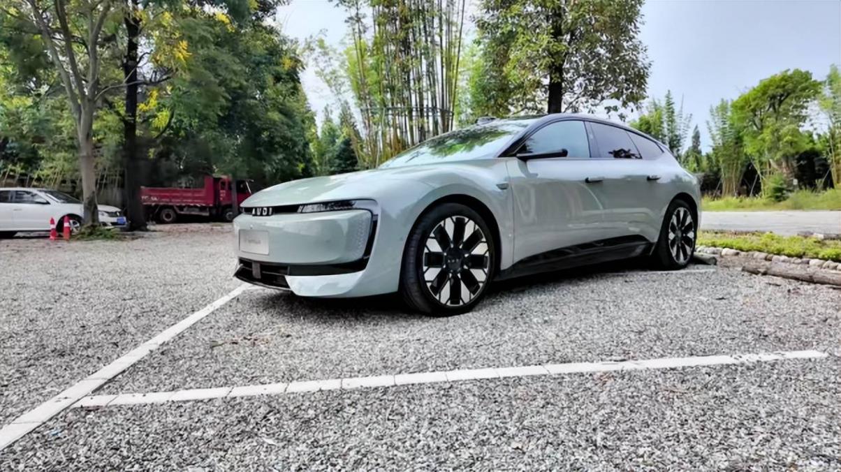 德系電動革命:E5 Sportback用本土化智能與極致駕控直面特斯拉