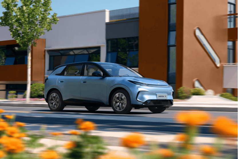 小車(chē)“大”作沒(méi)顧慮,極狐T1上市售 6.28萬(wàn)起