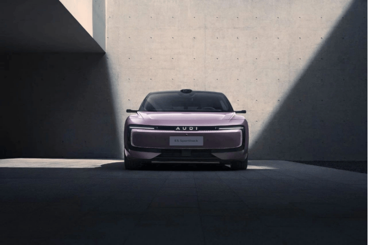 奧迪E5 Sportback以23.59萬(wàn)起售價(jià)+萬(wàn)元保險(xiǎn)現(xiàn)金權(quán)益的組合,直接殺入22萬(wàn)級(jí)主流市場(chǎng),開(kāi)始了一場(chǎng)全面的反擊