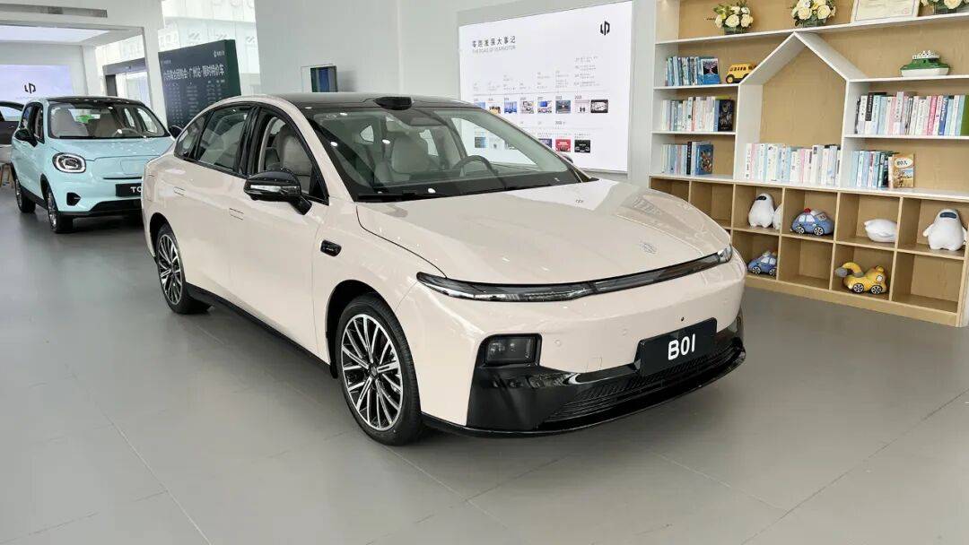 看到零跑B01的拆解視頻后,10萬左右這樣的配置?難怪銷量暴漲