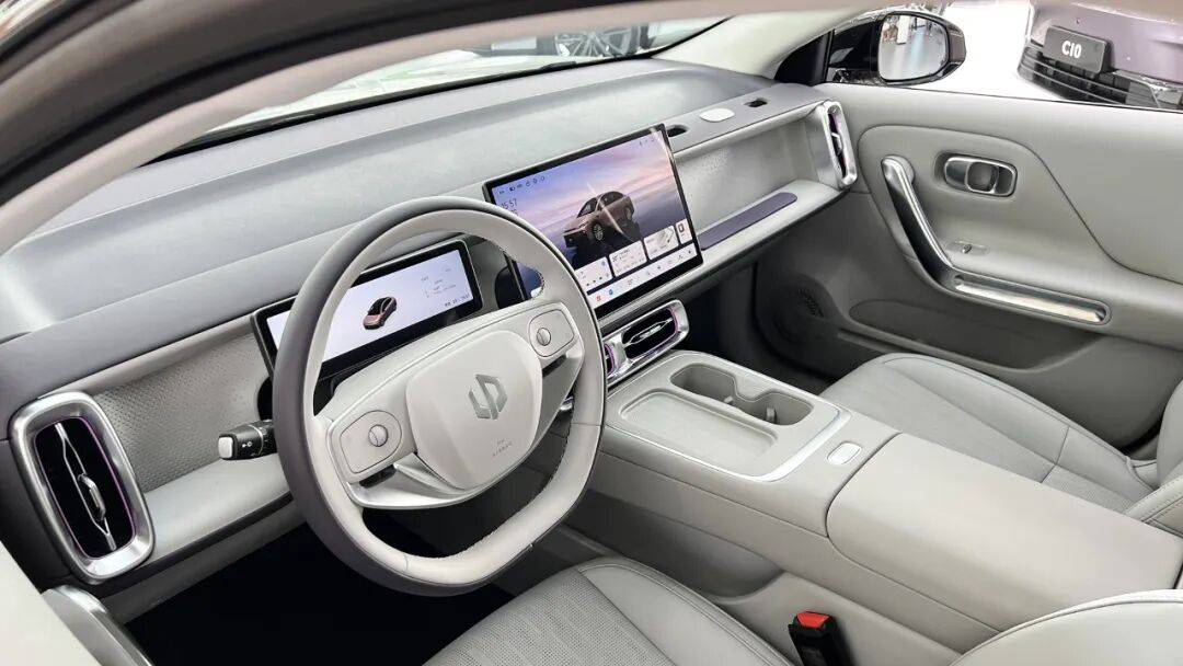 看到零跑B01的拆解視頻后,10萬左右這樣的配置?難怪銷量暴漲