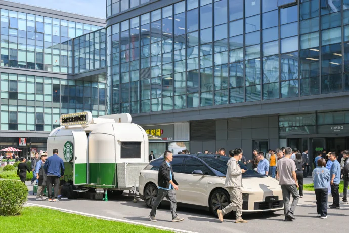 李想:理想i6新顏色正式命名為“云朵黃” 9月底開始交車 李想:理想i6新顏色正式命名為“云朵黃” 9月底開始交車