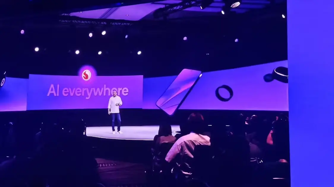 高通展望“AI Everywhere”愿景,提出了“AI 是新 UI”的全新設計理念,圍繞著 AI 打造全新生態