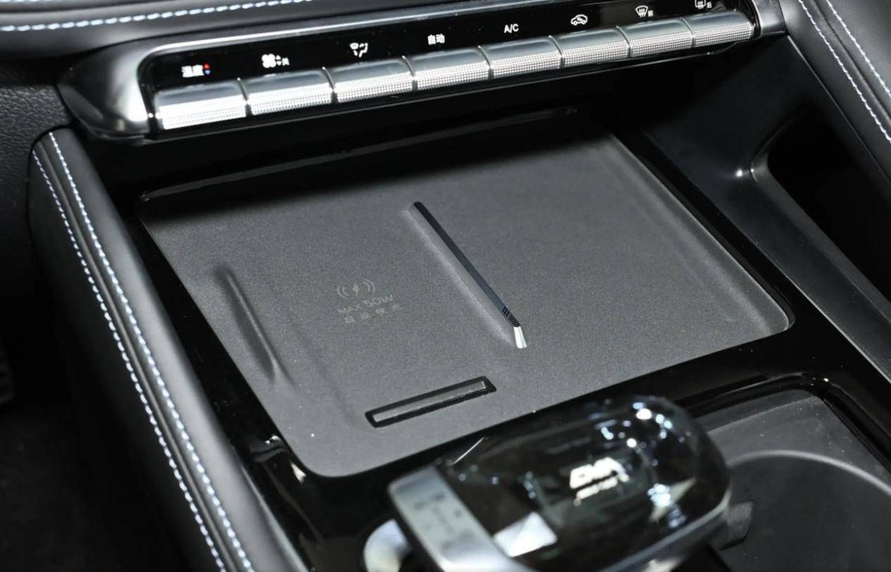 2026款星瑞東方曜對比老款,換裝領克03+同款“心臟”