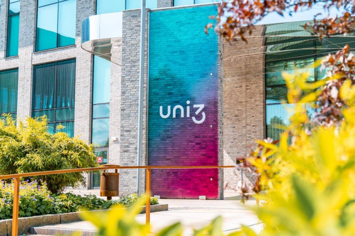 9月25日,吉利汽車通過視頻直播,首次全面開放位于瑞典哥德堡的歐洲創(chuàng)新中心(Uni3)