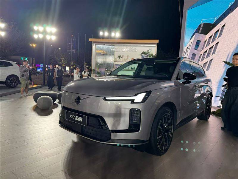 沃爾沃全新XC70,以“原生混動(dòng)+精準(zhǔn)定價(jià)”破局