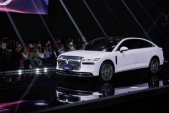 嵐圖追光L正式開啟預訂,混動豪華轎車市場將有它一席之地