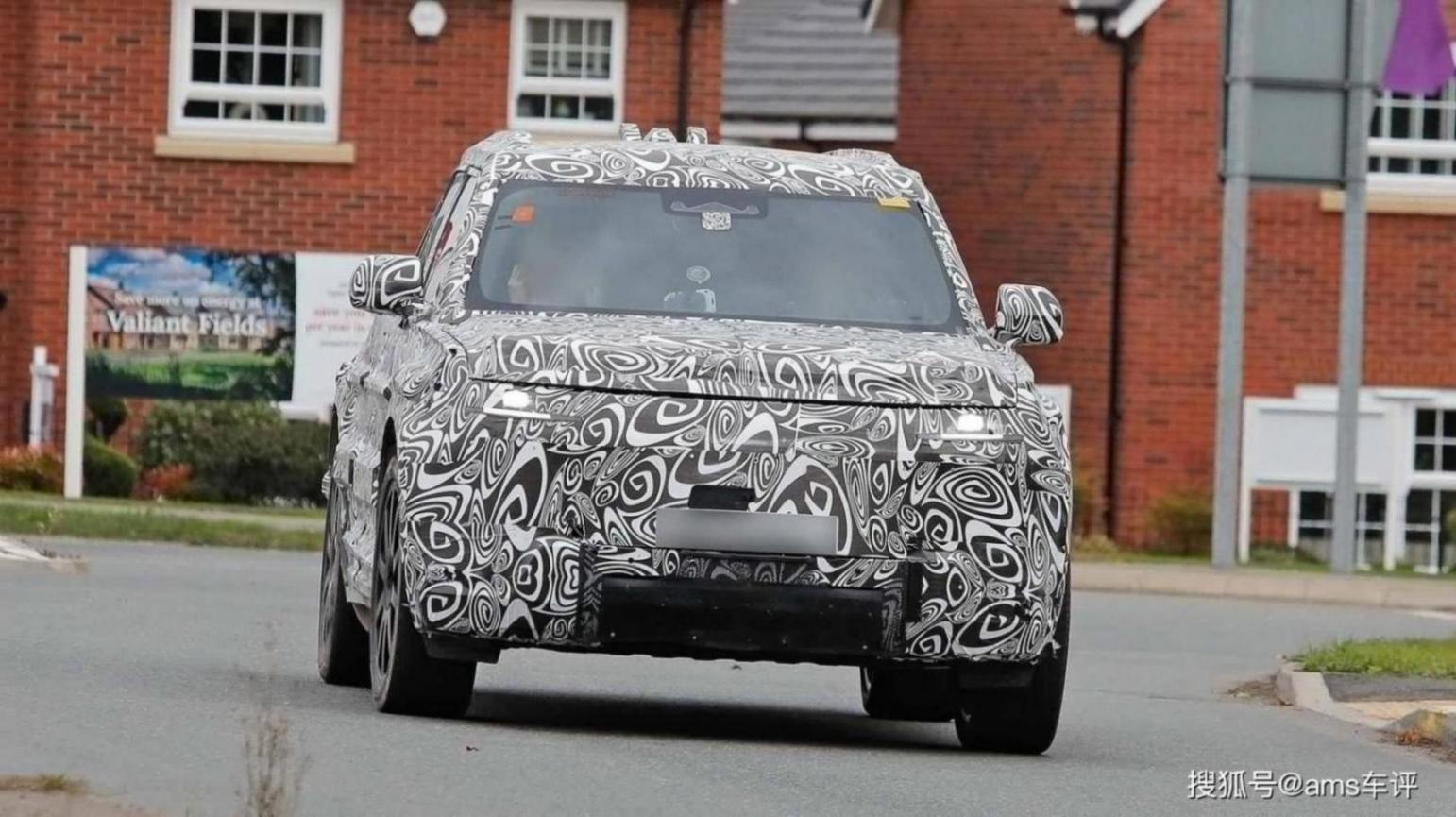 從硬派到都市時尚,衛士家族再擴張,與奔馳“小g”正面交鋒