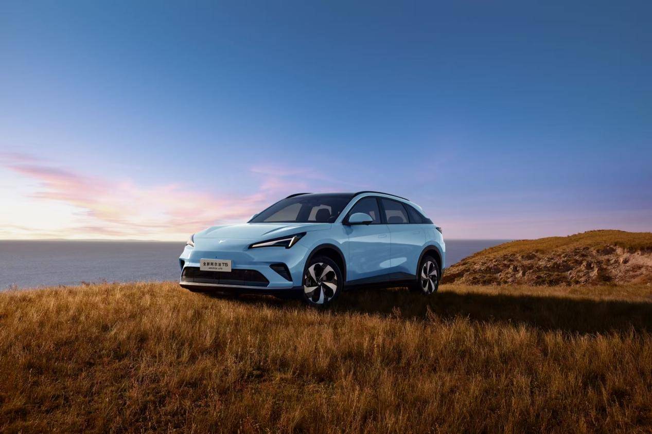 極狐全新阿爾法T5預售12.38 萬起,增程純電雙選擇,家庭 SUV新解法