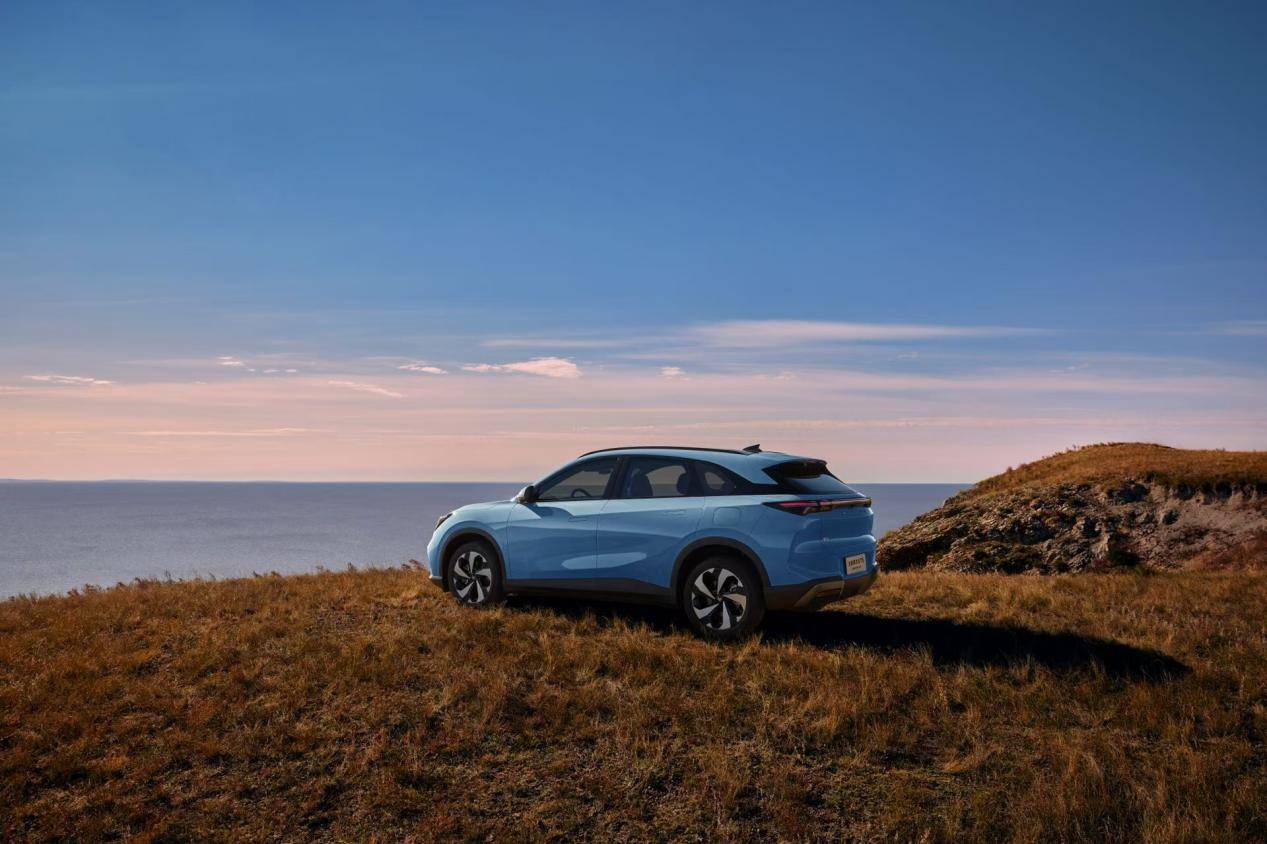 極狐全新阿爾法T5預售12.38 萬起,增程純電雙選擇,家庭 SUV新解法