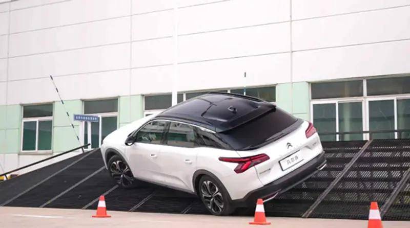 法式駕控征服全路況!東風雪鐵龍與東風標致主力車型硬核實力大揭秘