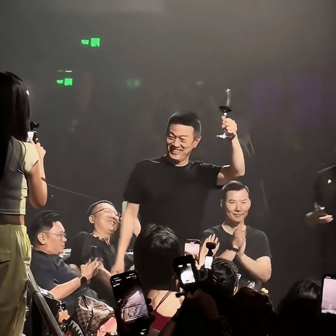 夜店斌又贏麻了!曾被全網狂噴的六眼飛魚螢火蟲,如今被搶瘋