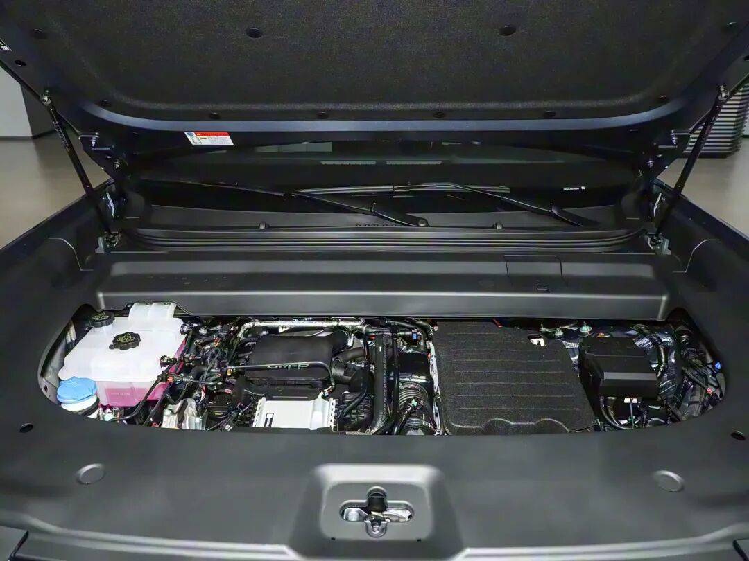 剛上市就賣爆,這臺20萬級別的“方盒子”開起來如何?