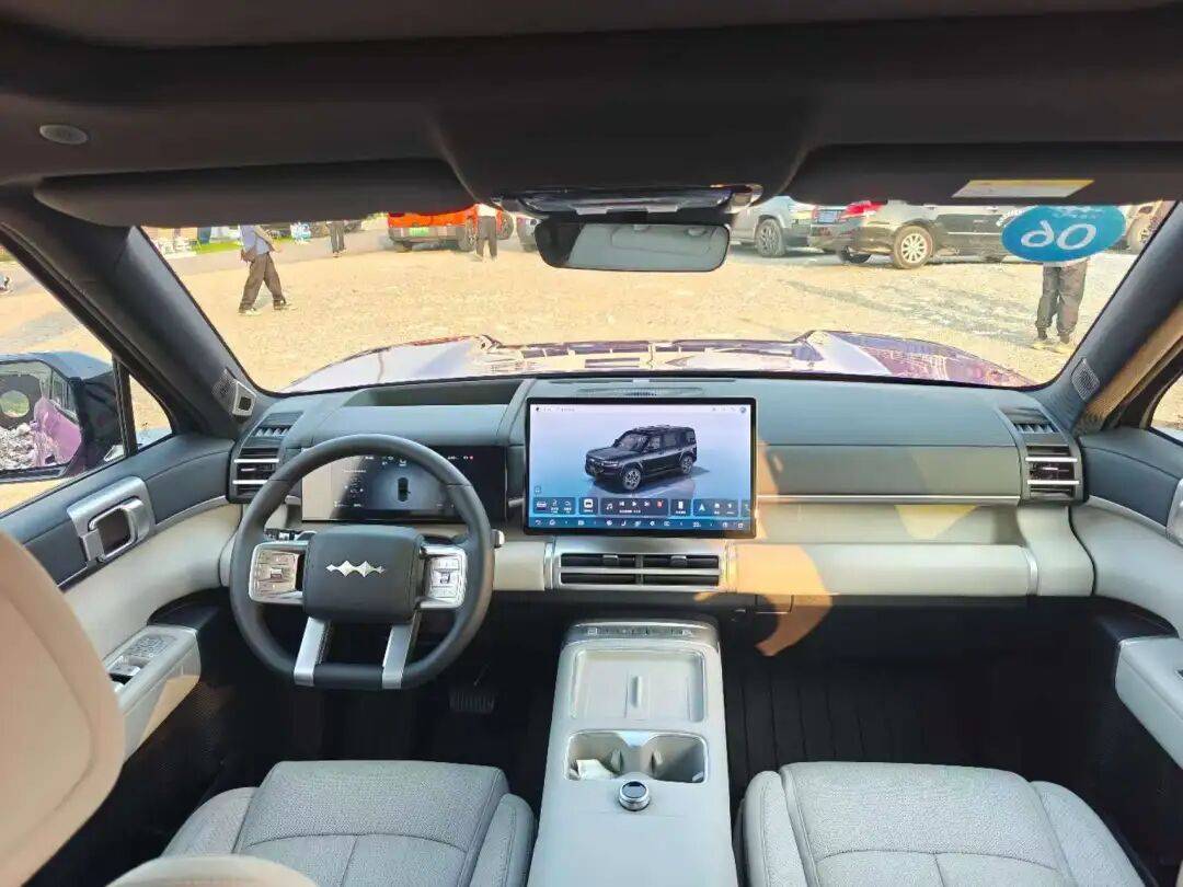 剛上市就賣爆,這臺20萬級別的“方盒子”開起來如何?