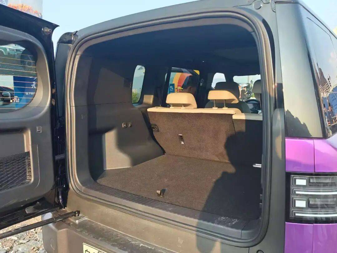 剛上市就賣爆,這臺20萬級別的“方盒子”開起來如何?