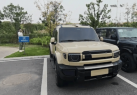 iCAR V27實車現身!大過路虎衛士,網友直呼:就看價格了