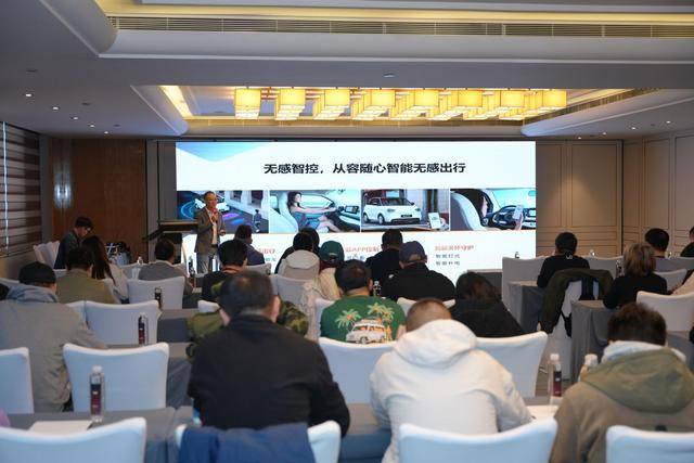 華為HiCar加持+1300Mpa鋼護航,埃尚A100C能否重塑代步車標桿?