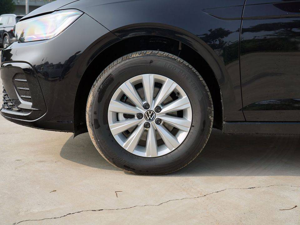 開車爽歪歪,換胎真叫慘!新能源汽車的輪胎,為啥那么貴?