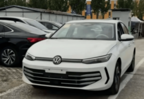 全新朗逸Pro實車曝光,11月上市,還用隱藏式門把手