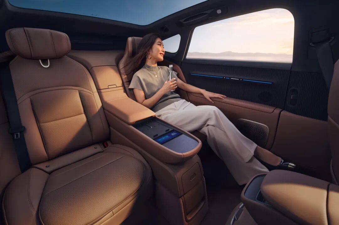 阿維塔12四激光版正式上市 售25.99萬元起