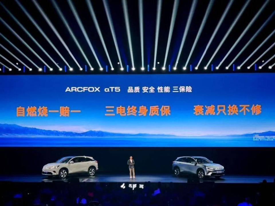 15萬級SUV市場生變 !極狐全新阿爾法T5攜雙動力與城市NOA入局