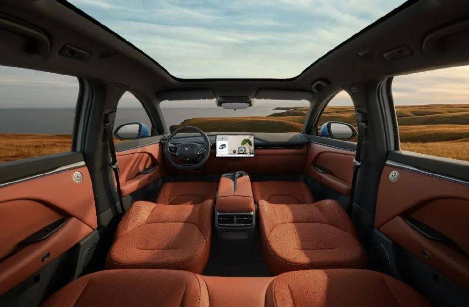 15萬級SUV市場生變 !極狐全新阿爾法T5攜雙動力與城市NOA入局