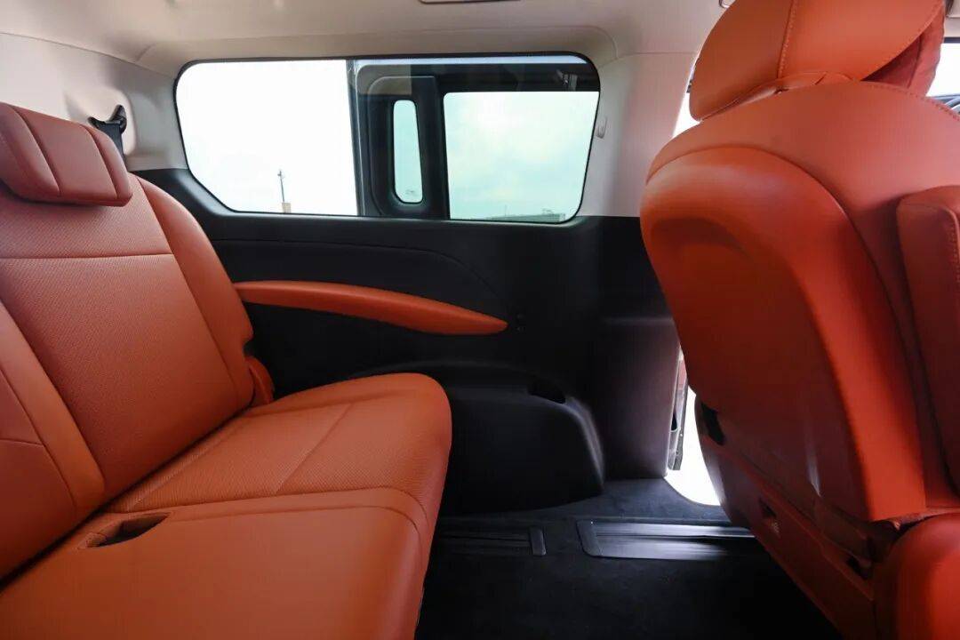 大家伙什么來頭?搶先試駕全新MPV銳勝M8