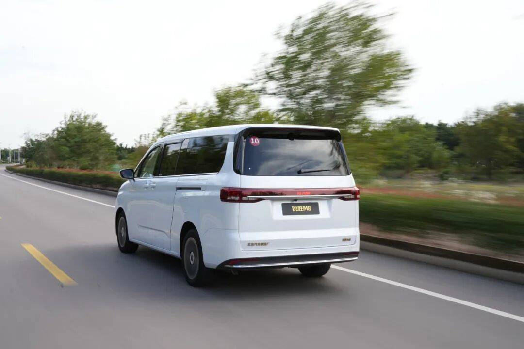 大家伙什么來頭?搶先試駕全新MPV銳勝M8