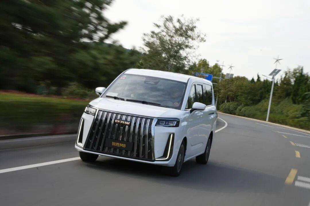 大家伙什么來頭?搶先試駕全新MPV銳勝M8