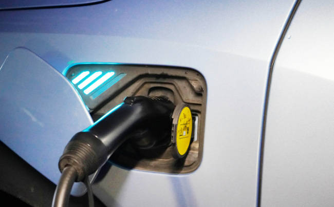 年輕人爭相接盤,“爛尾車” 竟成香餑餑?