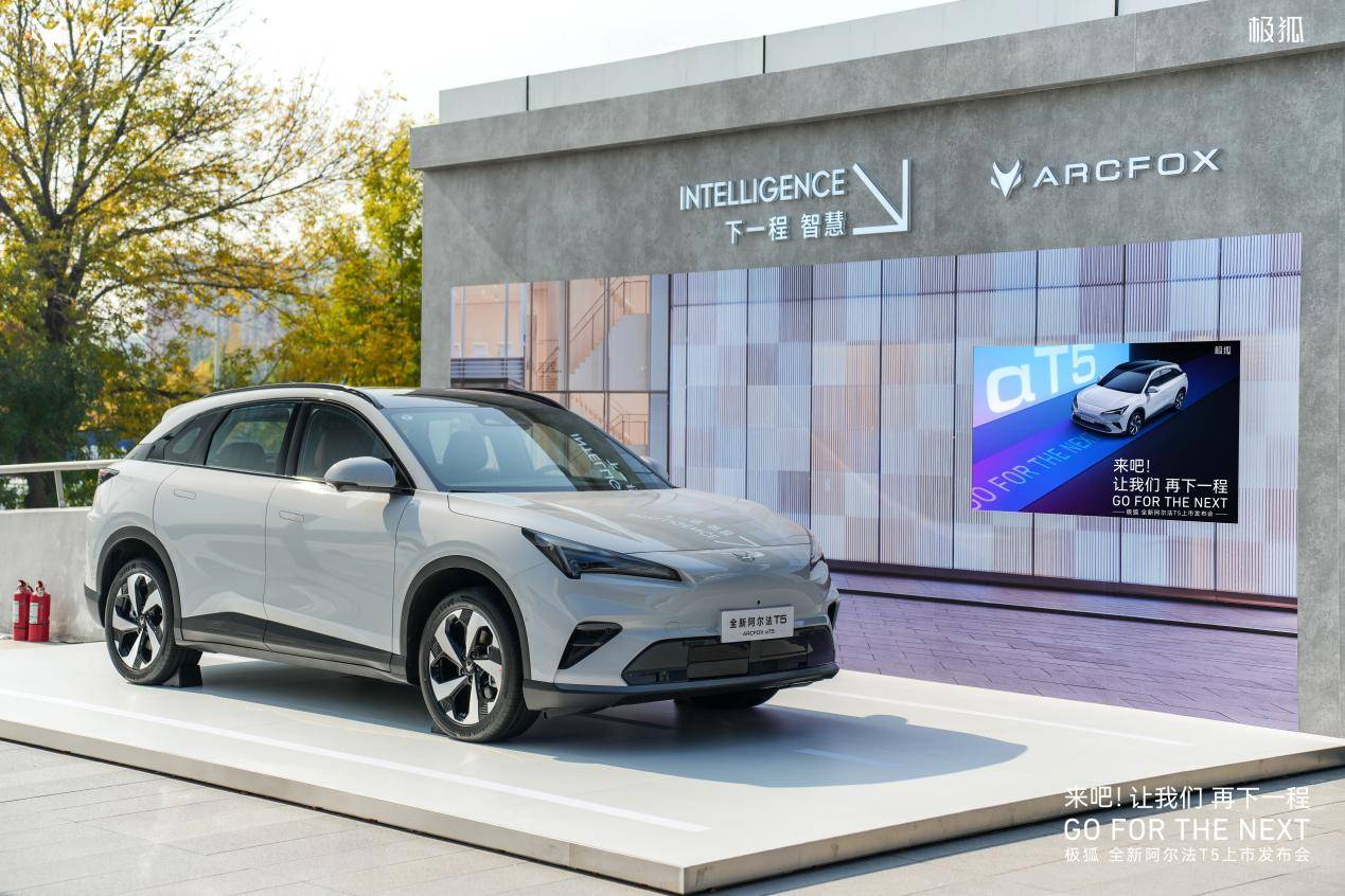 極狐的“準一線”入場券:不止爆款T1,更是體系性的破局