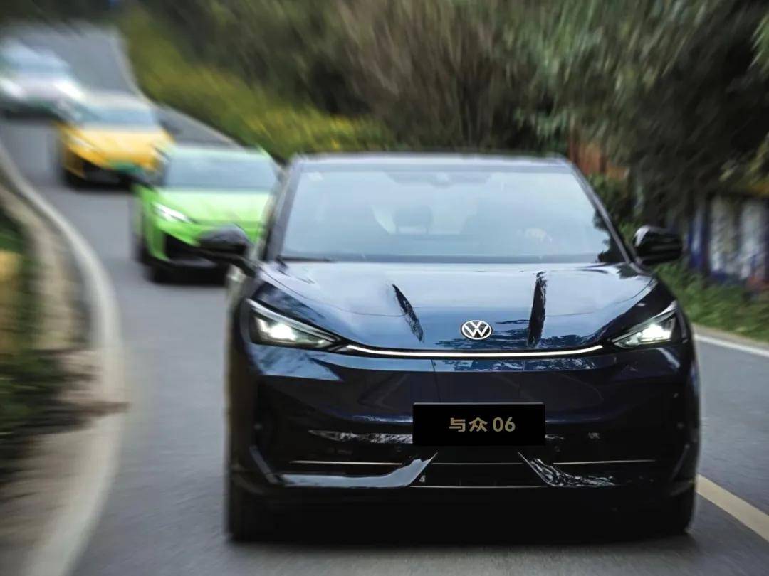 色彩與操控的雙重奏:深度體驗與眾06的“金標”內涵