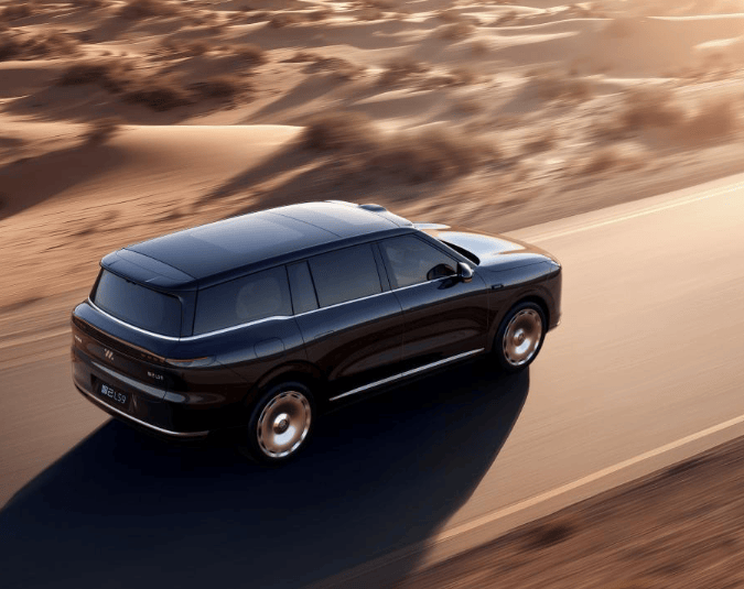 上汽智己LS9:以巔峰科技顛覆30萬(wàn)級(jí)大六座SUV格局