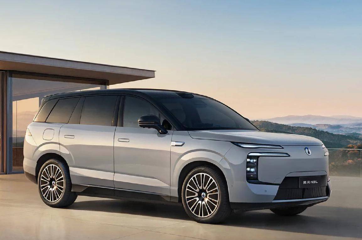 誰說家庭車只能“湊合”?騰勢(shì)N8L把全家的“舒服”都裝下了