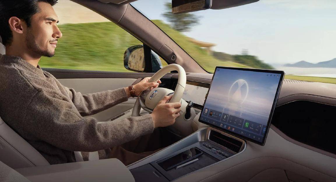 誰說家庭車只能“湊合”?騰勢(shì)N8L把全家的“舒服”都裝下了